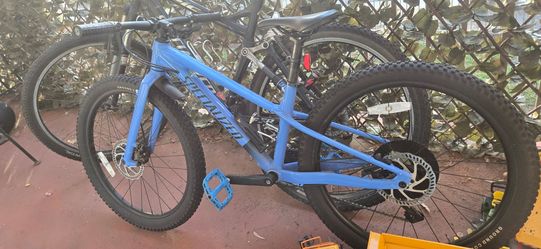 Specialized Riprock Kids Mountain Bike Blue
