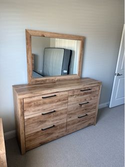 Ashley queen set + 9in box spring