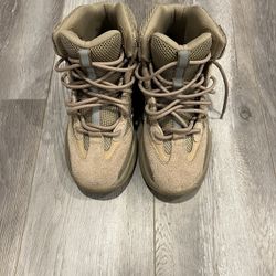 Yeezy desert boots 