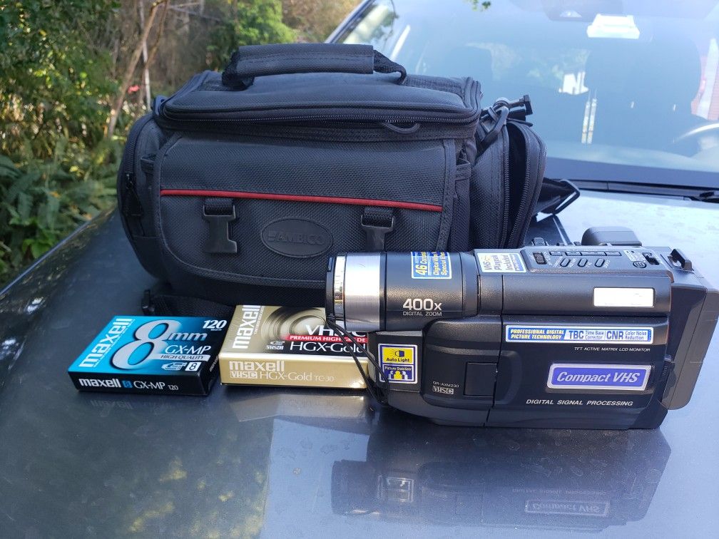 JVC 400x Digital Video Camera w/ carrying case