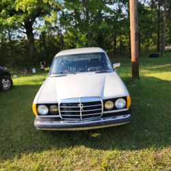 1981 Mercedes-Benz 300