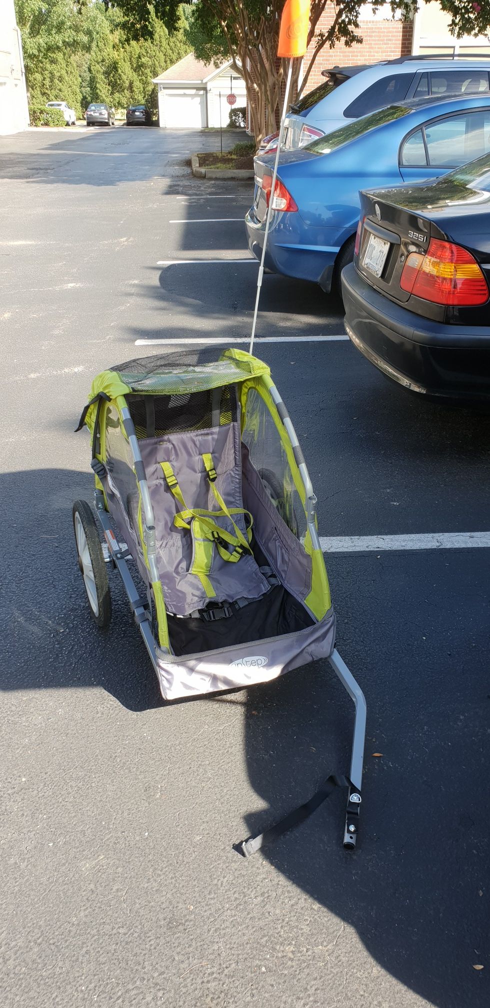 InStep Sync single child bike trailer