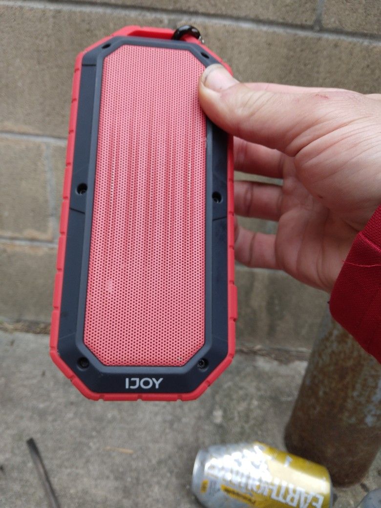 Ilab Heavy Duty Waterproof Bluetooth Speaker