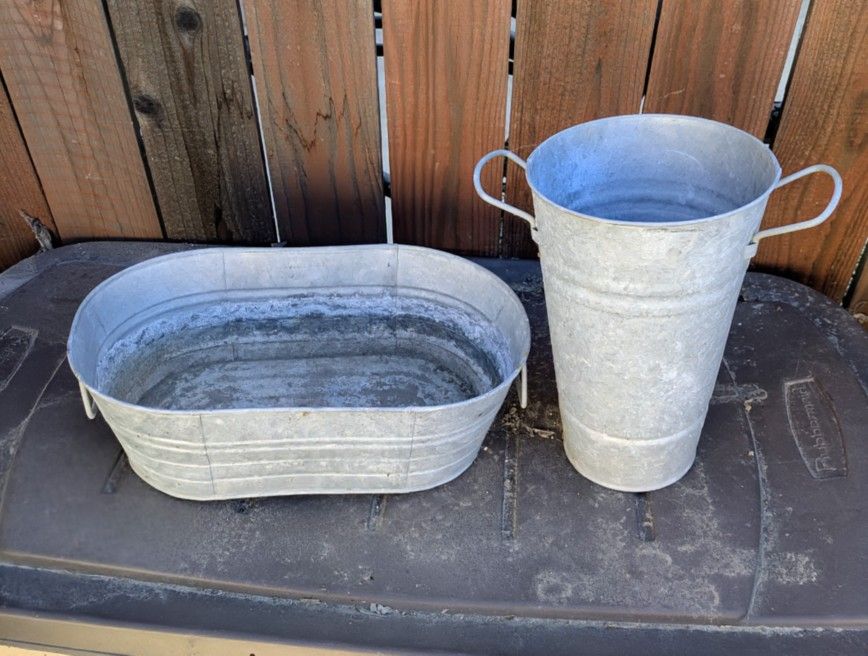 (2) CONTAINERS