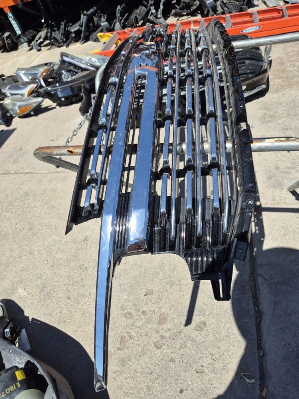 Chevy Tahoe Suburban Grille Oem