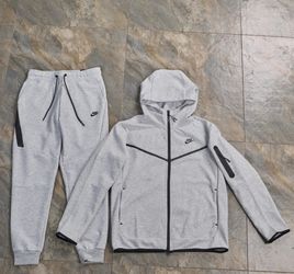 Grey Nike Tech Fleece Set