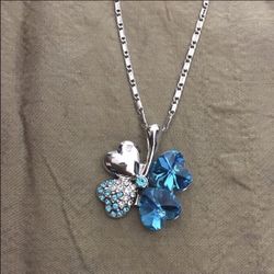 White Gold Plated Swarovski Elements Flower Necklace 