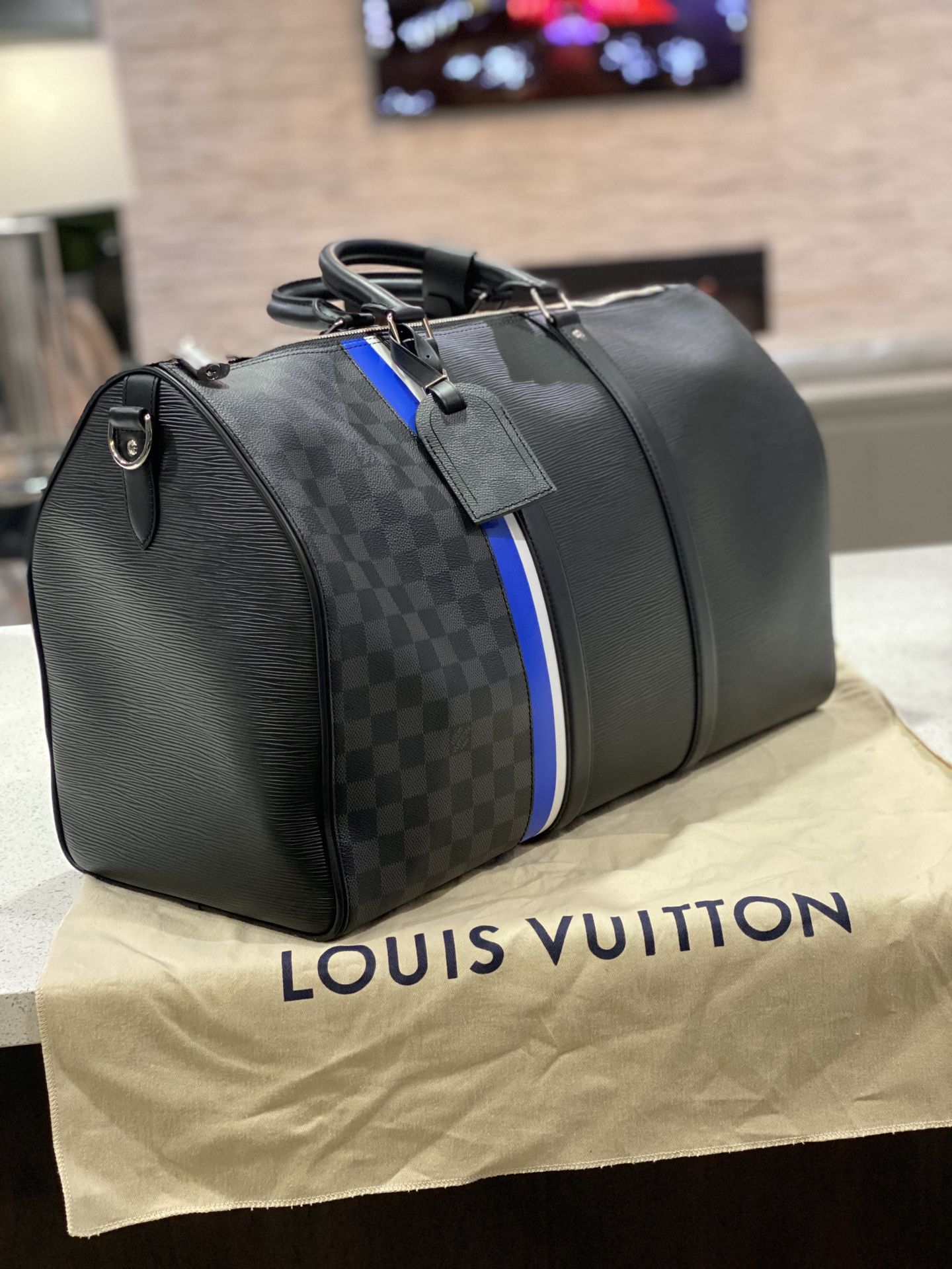 LV Duffle Bag for Sale in Washington, DC - OfferUp