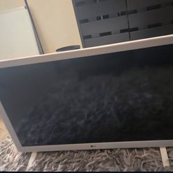 24" LG TV with Remote 