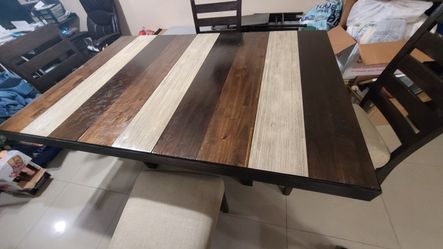 Mesa comedor. con 4 sillas