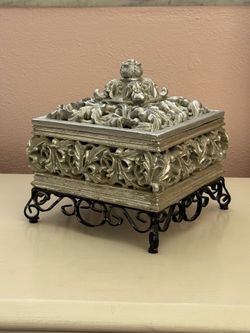 Beautiful Jewelry Box w/ Lid