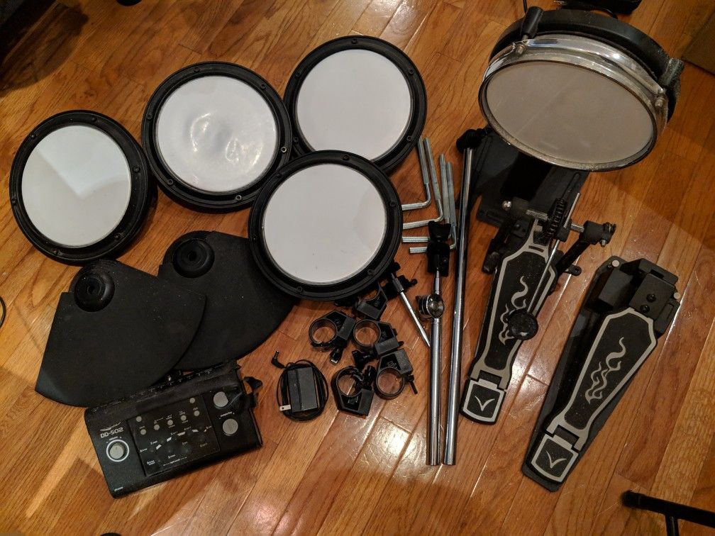 Electronic drums pads and hardware