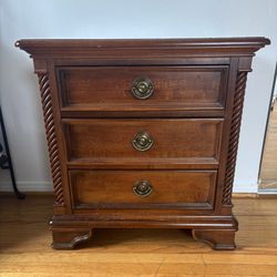 Stanley Furniture British Imperial traditional style cherry three-drawer nightstand