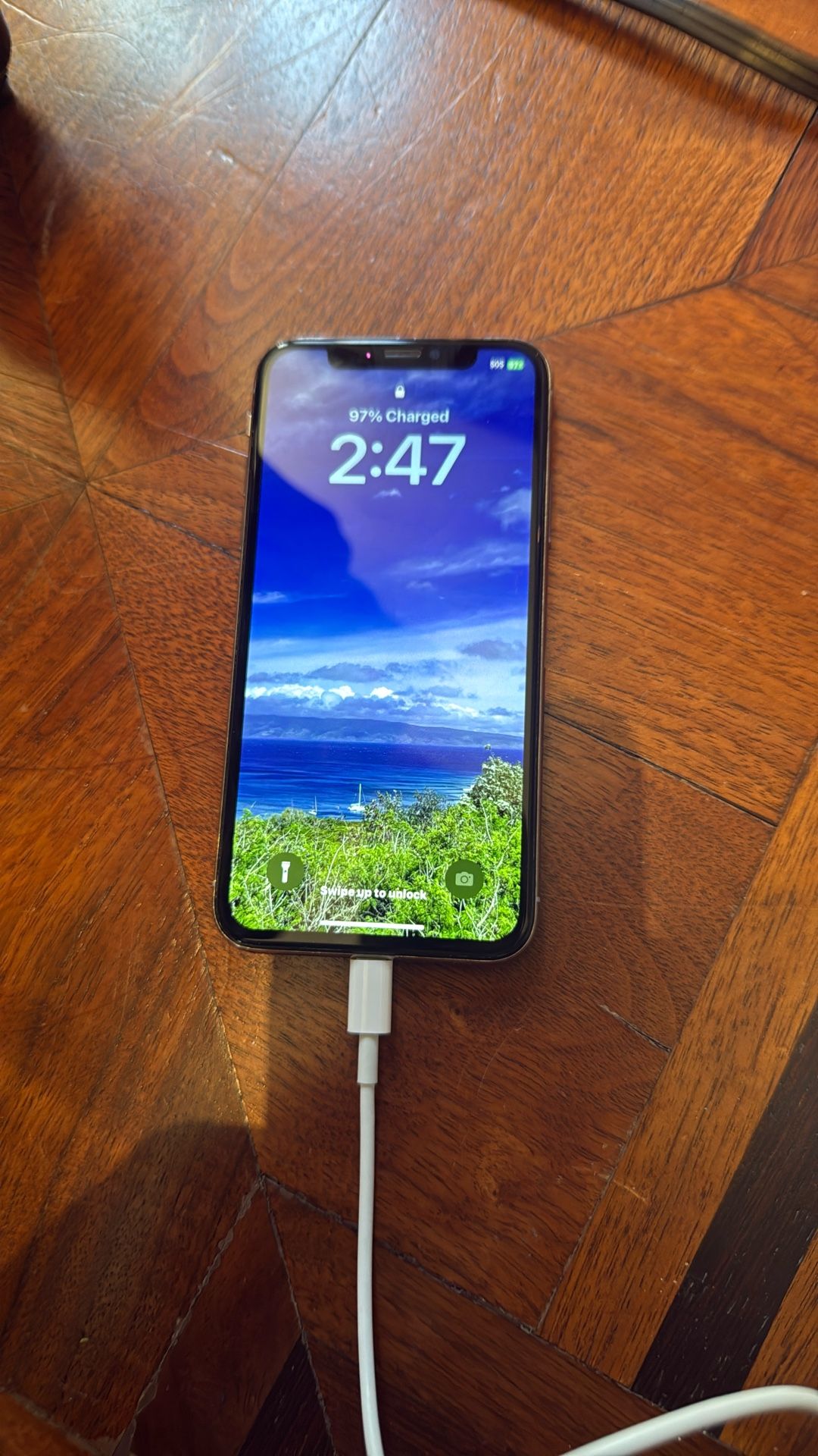 iPhone XS. 64 Gb