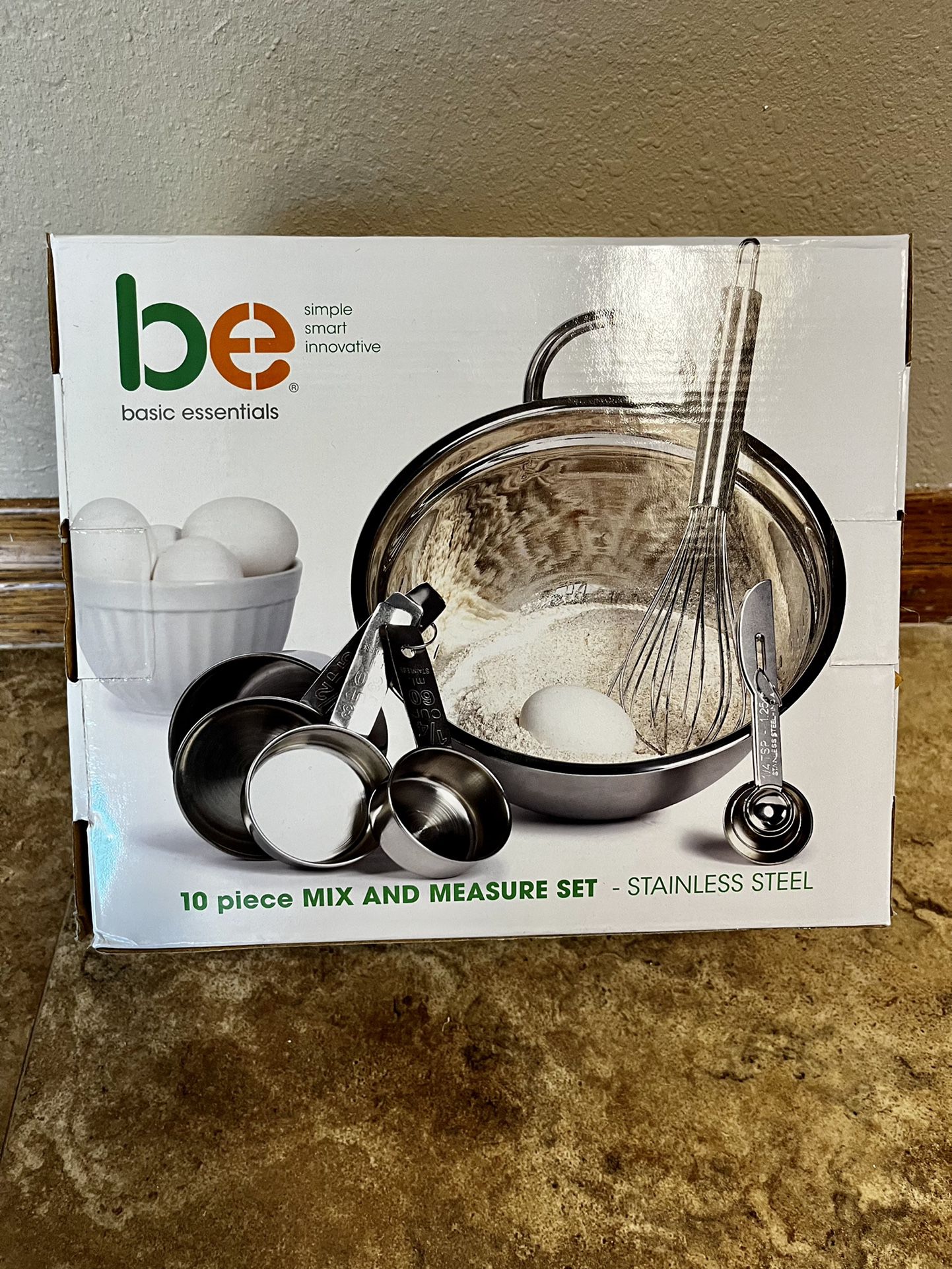 Brand New In Box Stainless Steel Mix And Measure Set