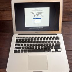 MacBook Air (13-inch, Early 2015) LAPTOP ONLY, Great Condition
