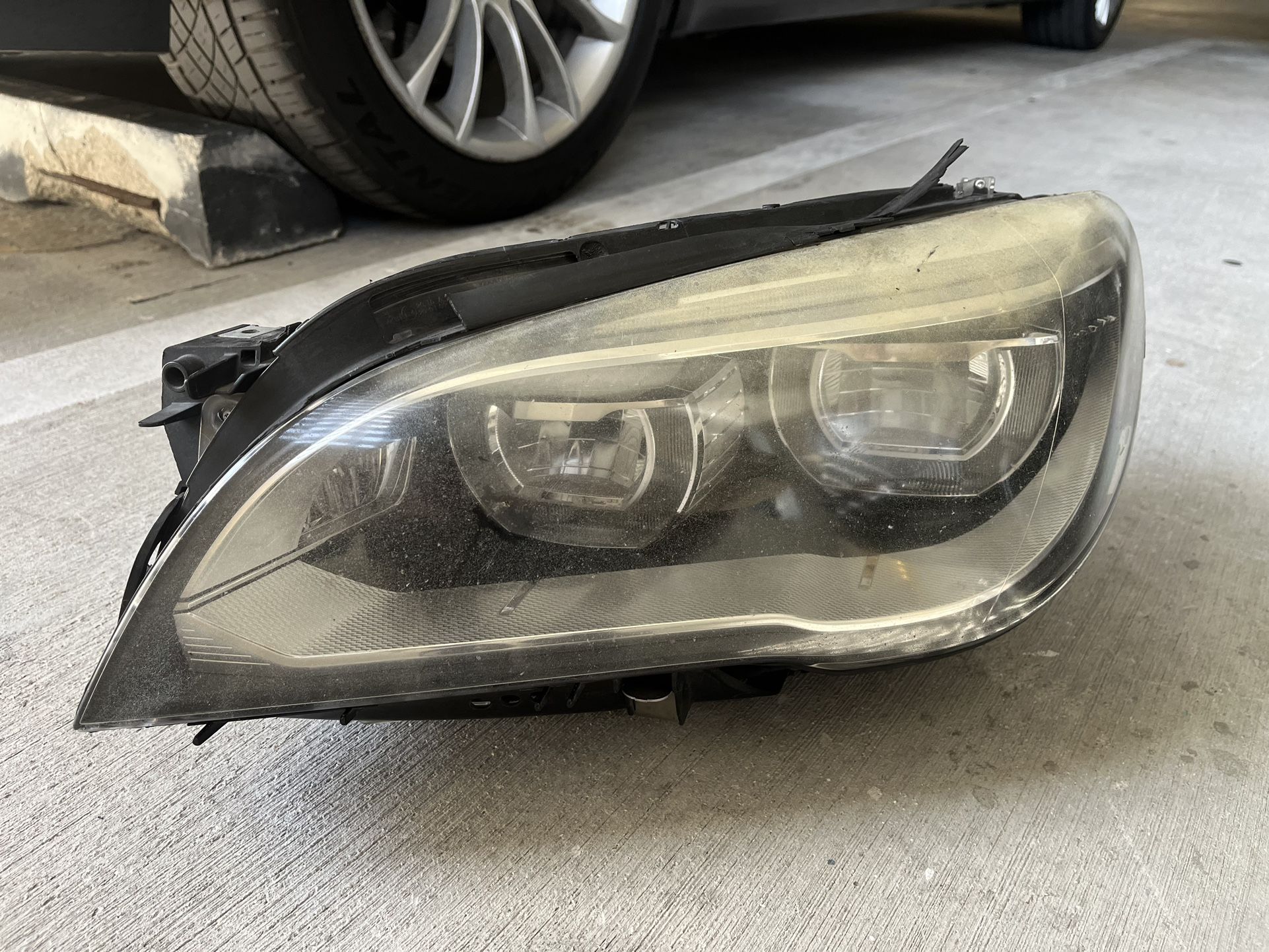 BMW 7 Series Left/Driver Headlight