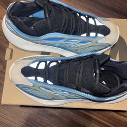 YEEZY 700