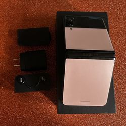Samsung Galaxy zflip3, 256Gb, Pink Color, Excellent Condition, Unlocked For Any Company.