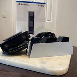 PS5 CHARGER AND CAMERA IN GREAT SHAPE 