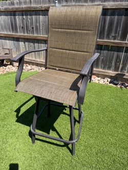 Patio Swivel Bar Chair Brown in good condition.