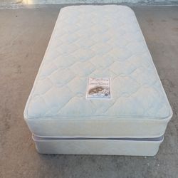 Twin plush mattress and box spring