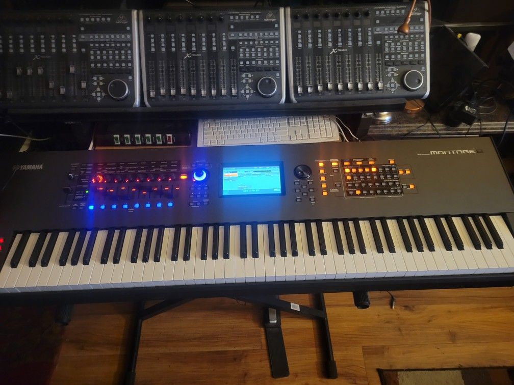 Montage 8 Brand New 1,500