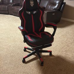 Brand New Gaming Chair With Footrest