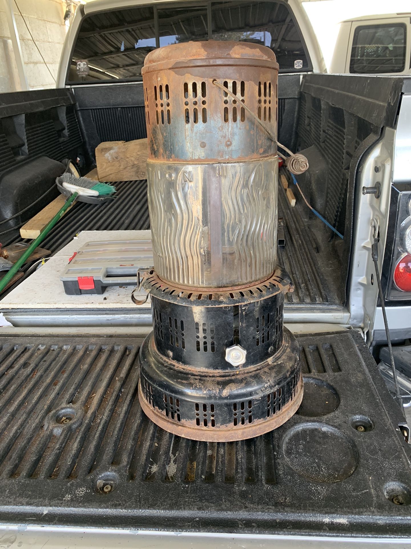Antique VTG Perfection Kerosene Heater #735 Pyrex Wavy Glass Globe Stove Furnace