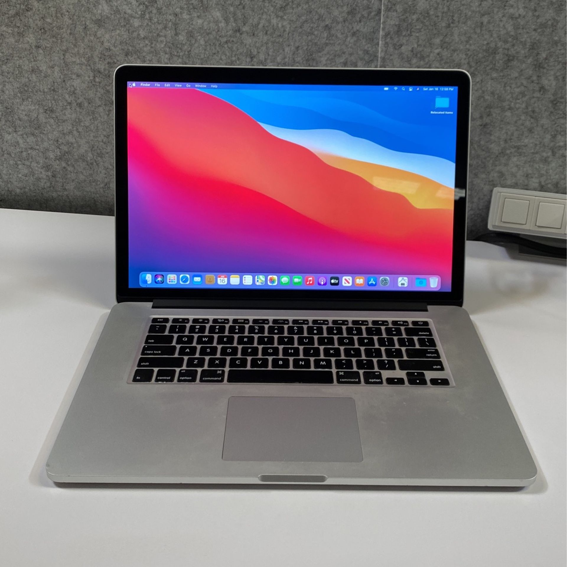 MacBook Pro 15inch Retina i7 2.8 Dual Graphics 16g
