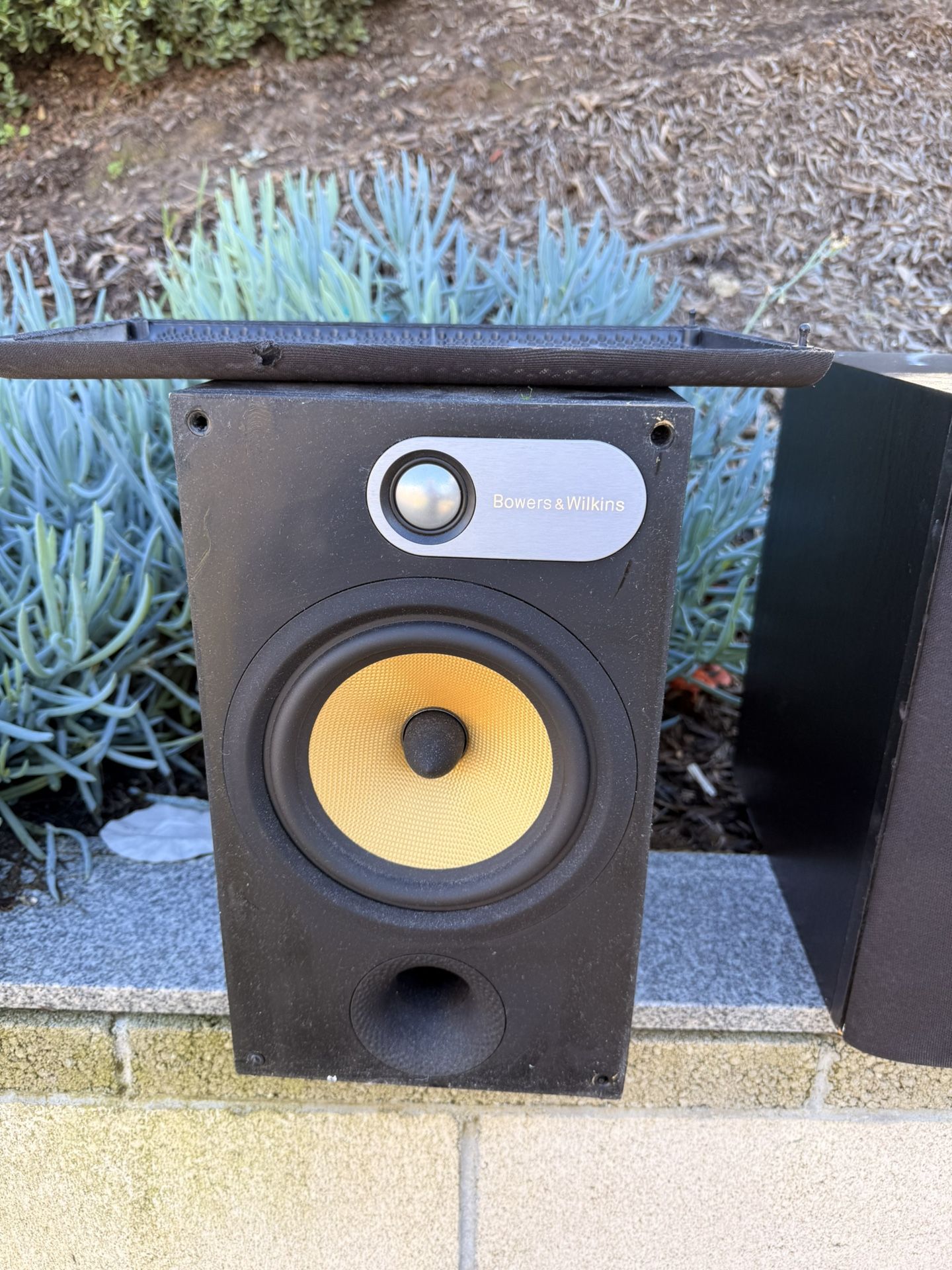 Bowers and Wilkins 685 Home Theater Speakers