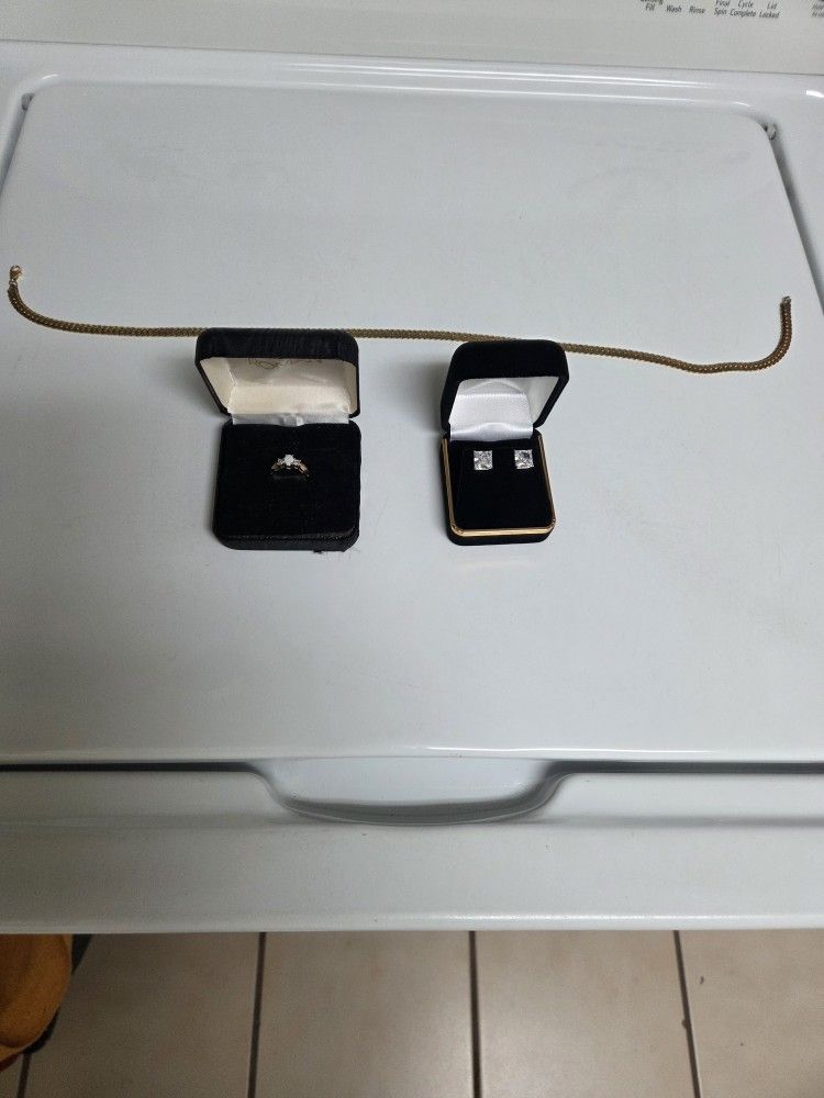 14kt White Gold CZ Princess Cut Ear Rings