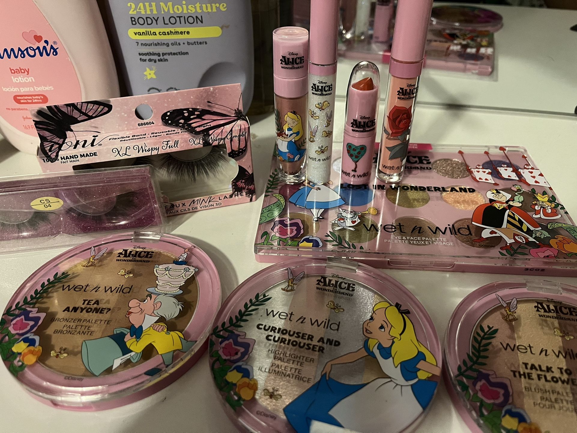 makeup bundle (alice in wonderland)!