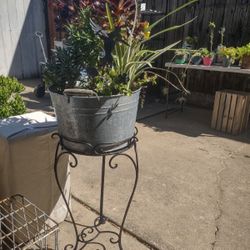 Large Steel Washtub With Plant Stand $45 Land Park Area And I Accept Cash App Zelle And Cash Inquiries   After 6pm Will Be Answered Next Day 