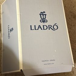 Lladro "walking The Dogs" Porcelain Group 