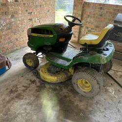 John Deere Lawnmower 