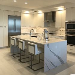 Custom Kitchen Cabinets 