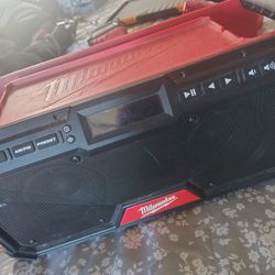 Milwaukee Job Site Bluetooth Stereo 