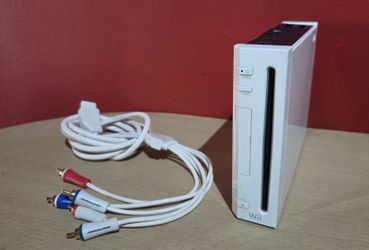 Nintendo Wii game console 2006 model RVL-001 video game system with monster cable