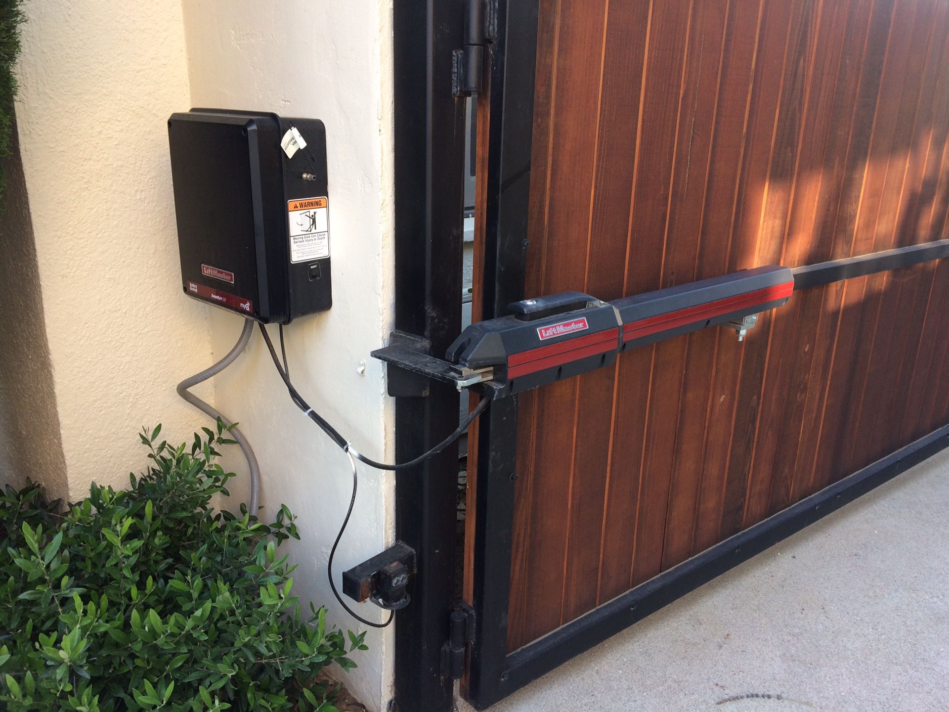 Driveway gate