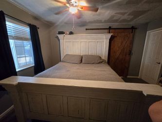 White Isabela King Bed $400