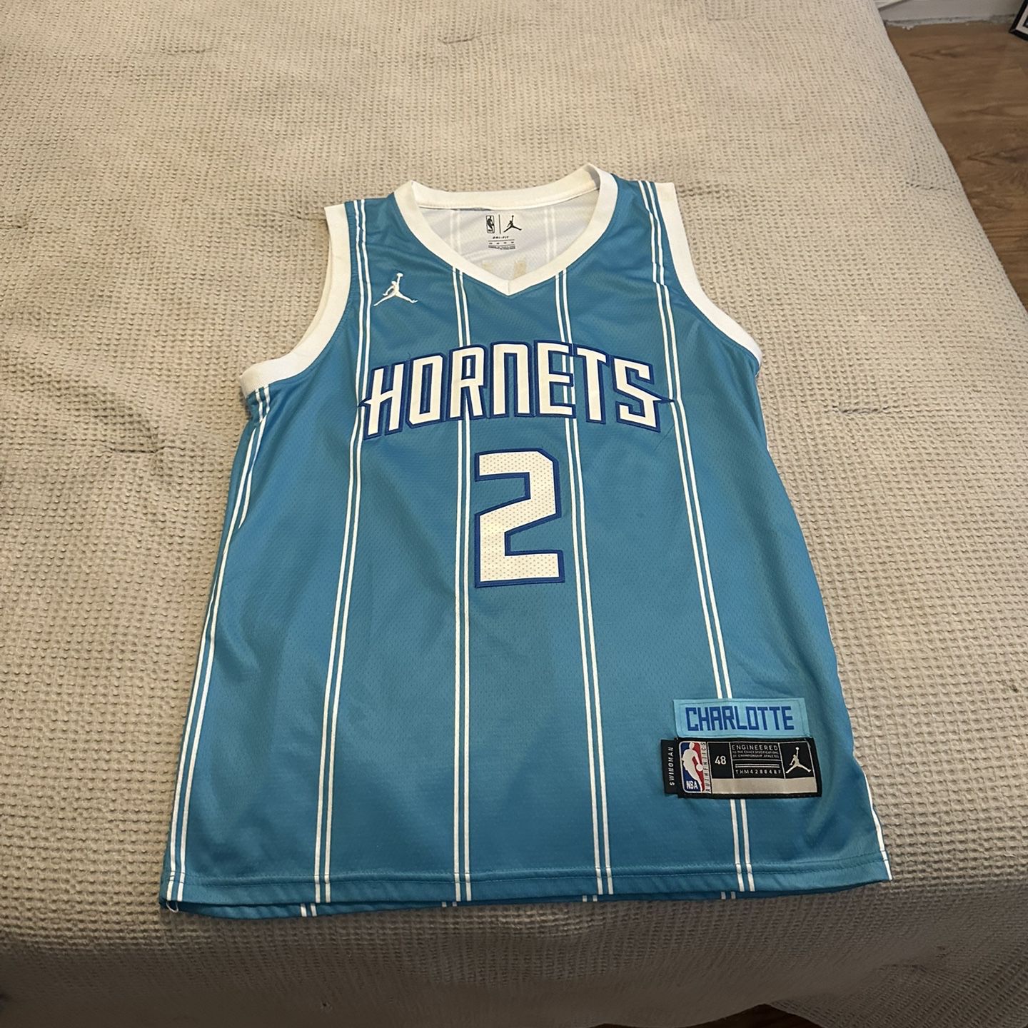 Charlotte Hornets Lamelo Ball Jersey - Rookie Year Jersey - w/ Embroidered  Signature - Size Men's Small for Sale in Roseville, CA - OfferUp