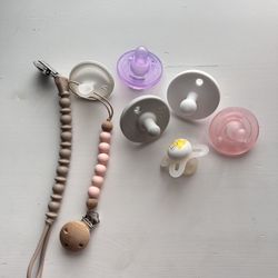 Baby Pacifiers And Clips 