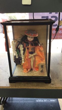 Vintage Japanese Geisha Doll In Glass Case