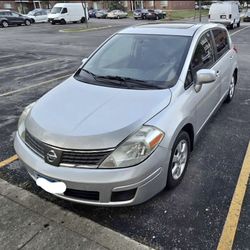 Nissan Versa SL Hatchback 4D 
