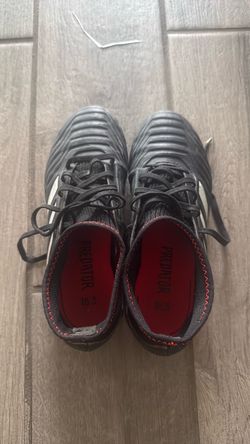 Kid’s soccer shoes size 3