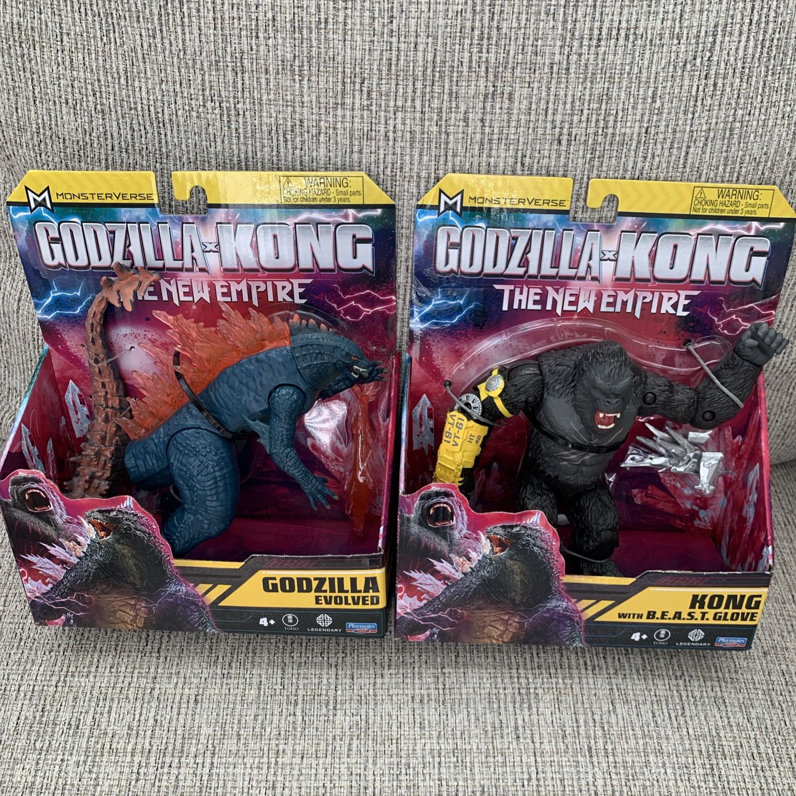 GODZILLA EVOLVED & KONG WITH BEAST GLOVE