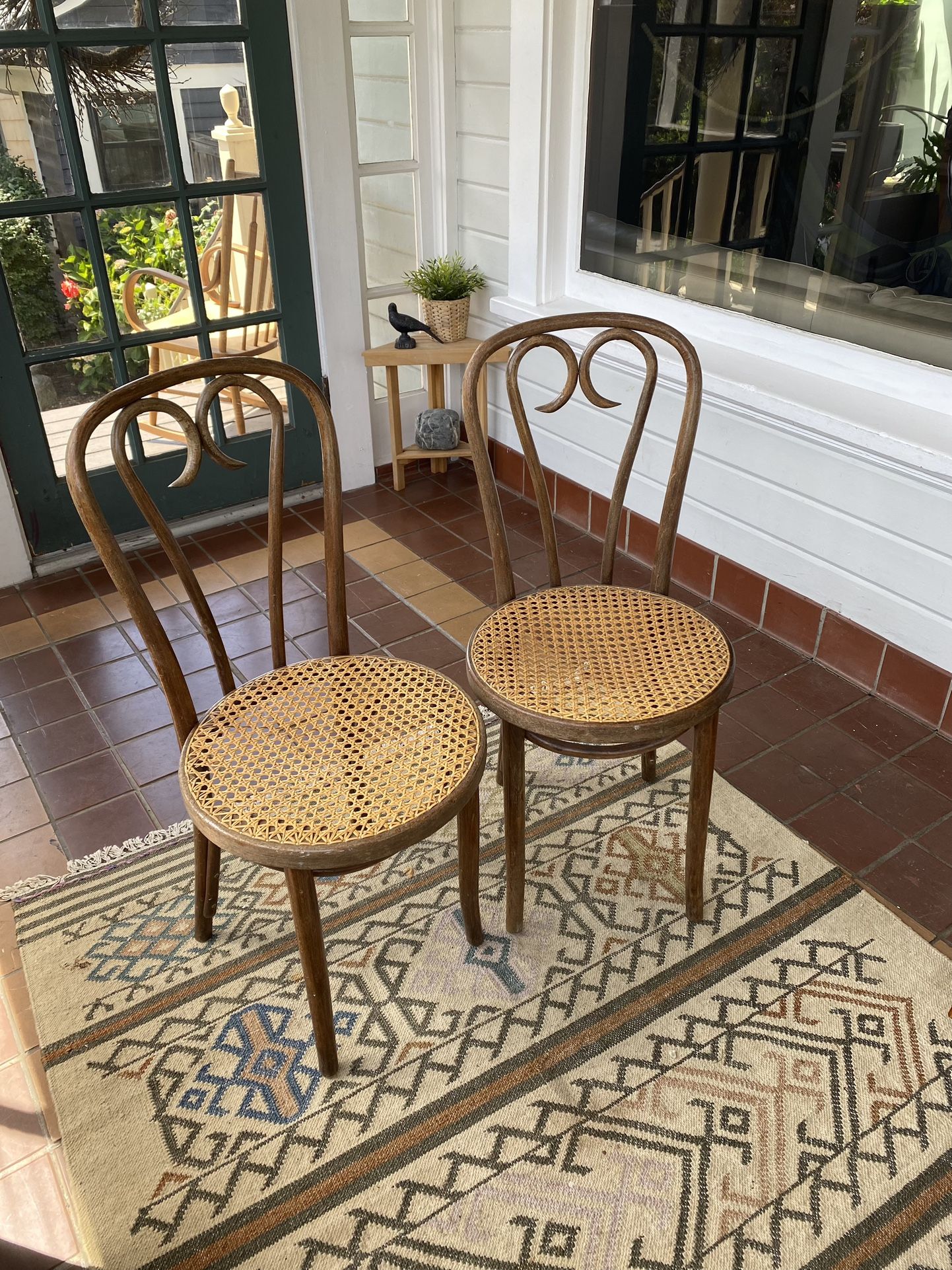 Lovely Pair of Mid-Century Vintage Thonet Sweetheart Bentwood Chairs with Cane Seats