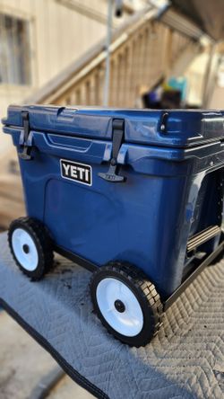 Yeti Tundra 35qt Navy Cooler