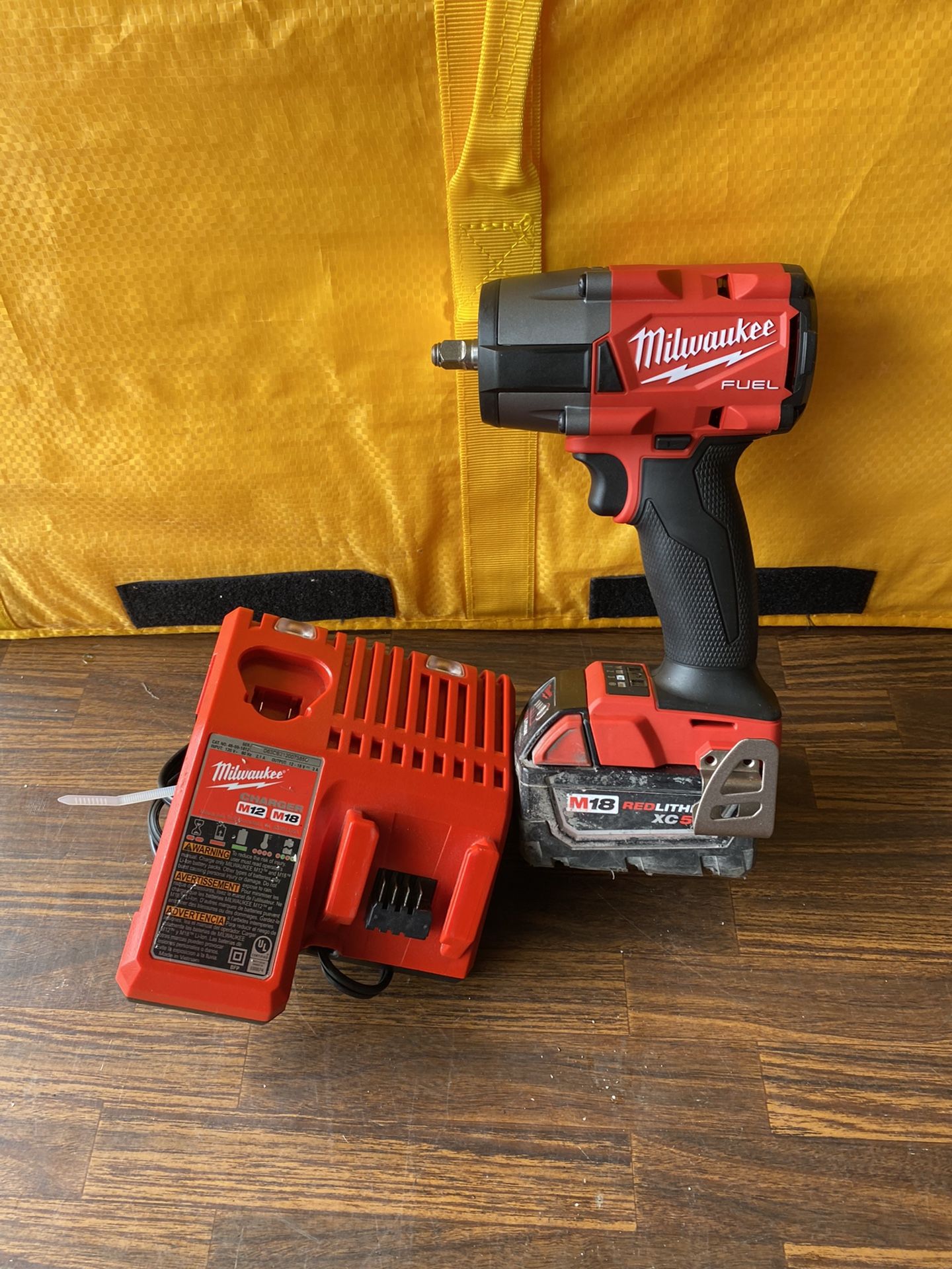 Milwaukee 18 V 3/8 wrench mid torque combo